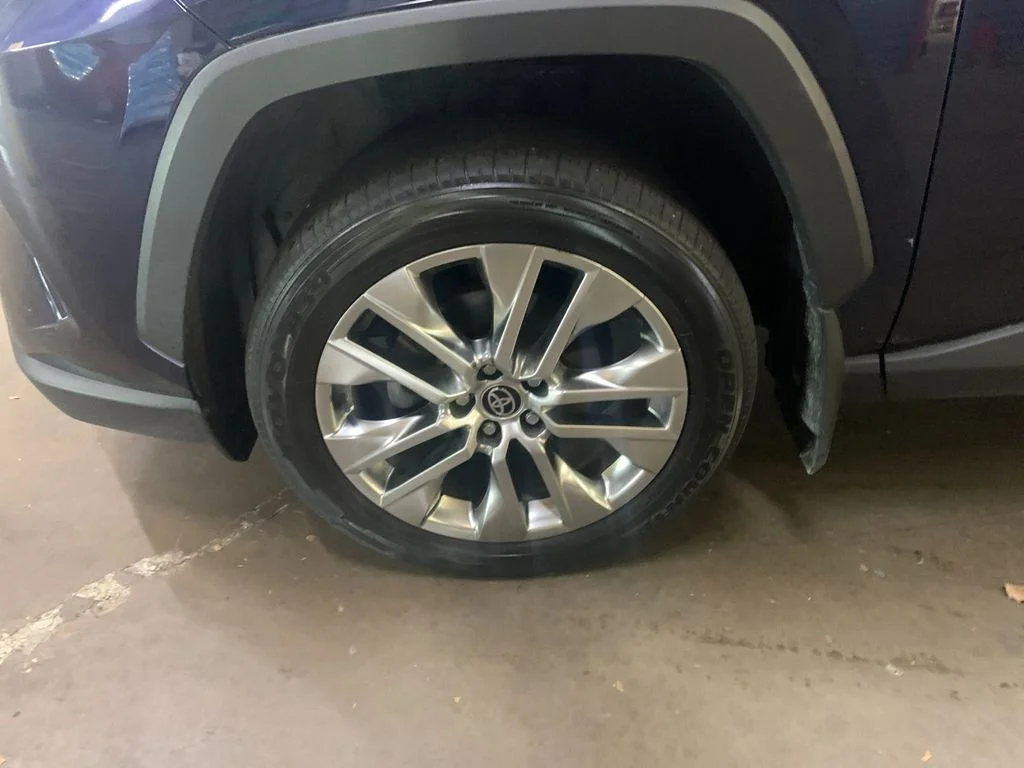Used 2021  Toyota XLE Premium image 33