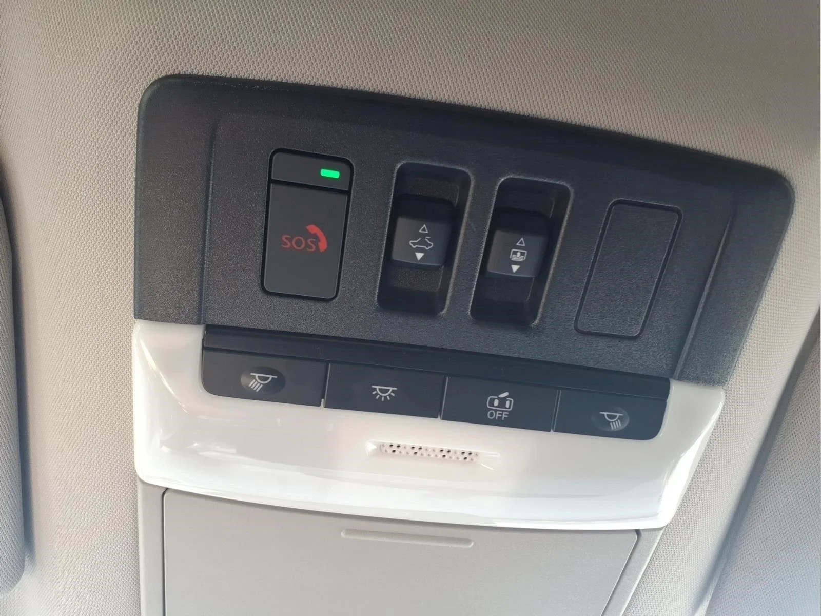 Used 2025 Scarlet Ember Tintcoat Nissan Platinum image 28