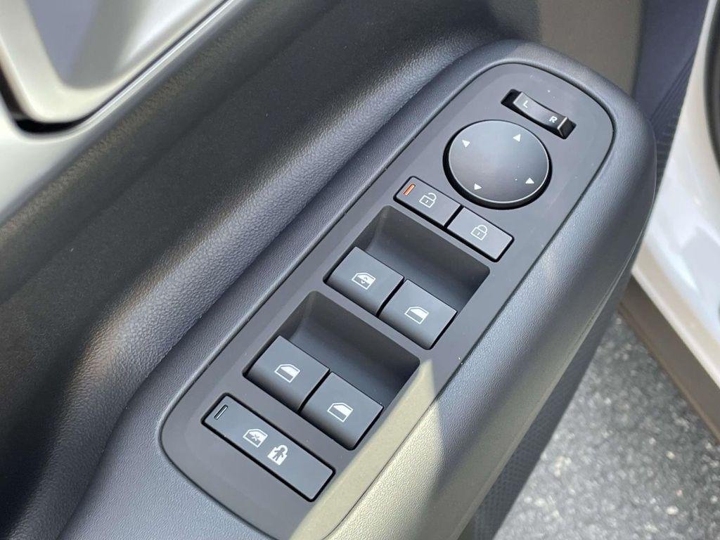 New 2027 White Hyundai SE AWD image 17