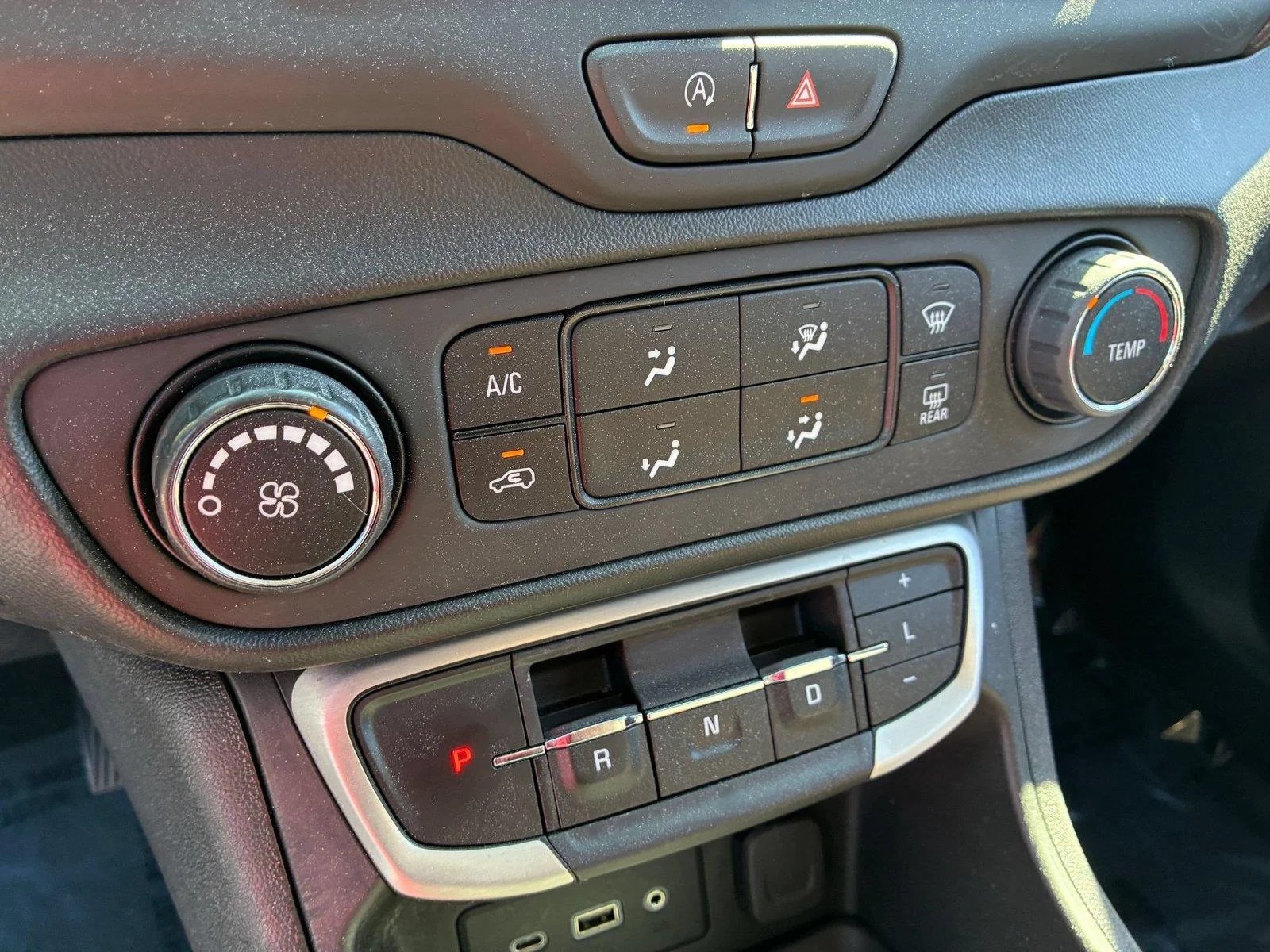 Used 2023 Summit White GMC SLE image 22