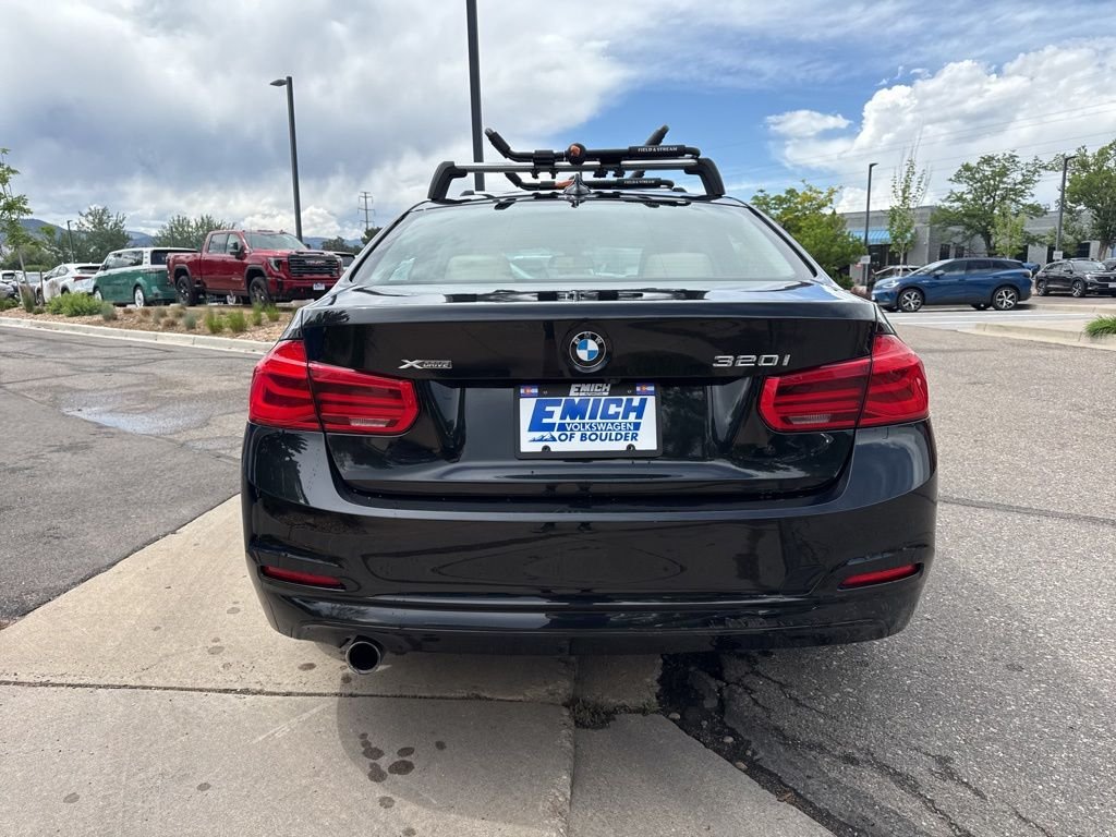 Used 2018 Black Sapphire Metallic BMW 320i xDrive image 4