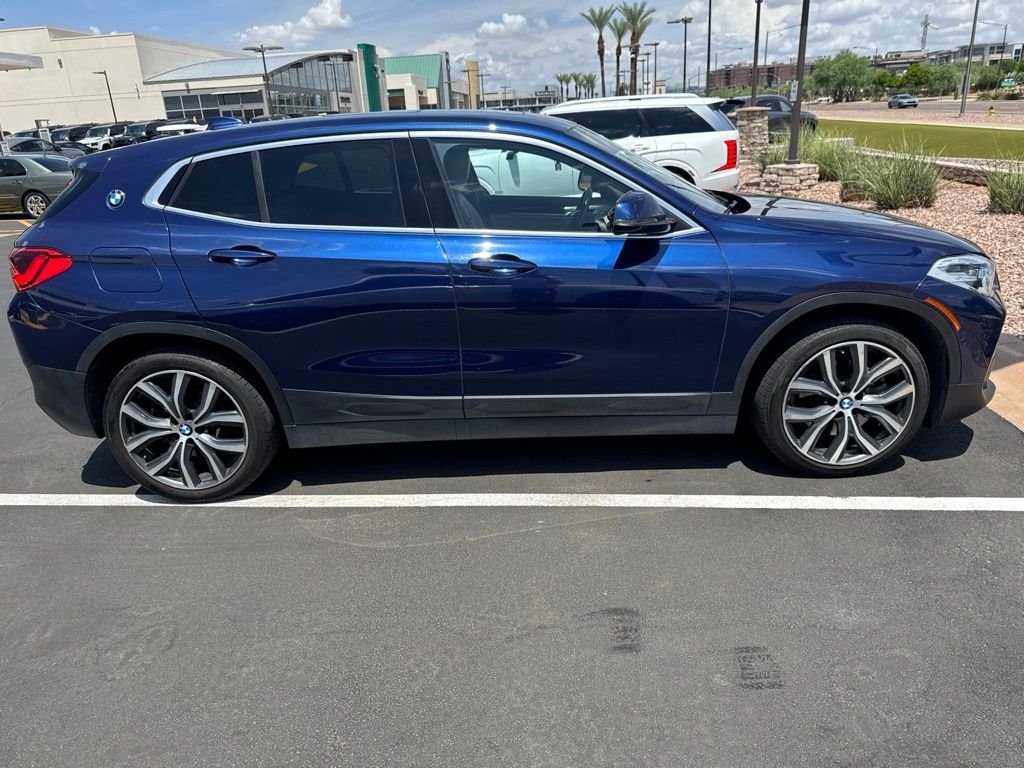 Used 2018 Blue Metallic BMW xDrive28i image 3