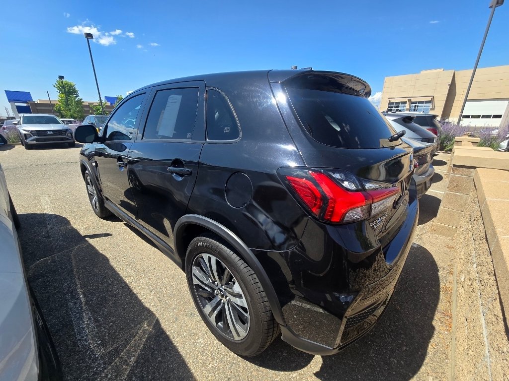 Used 2021 Labrador Black Metallic Mitsubishi LE image 2