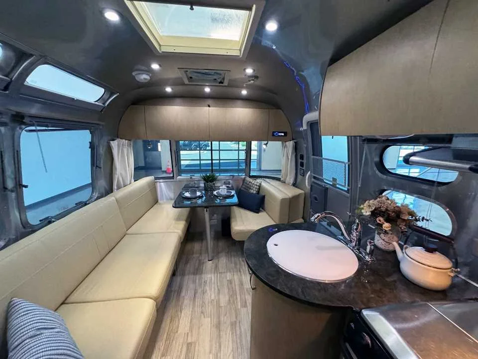 Used 2014 SILVER AIRSTREAM  image 29