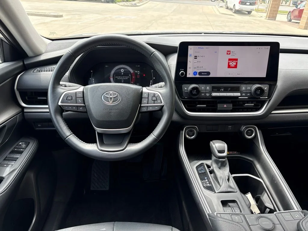 Used 2025 Silver Toyota XLE image 8