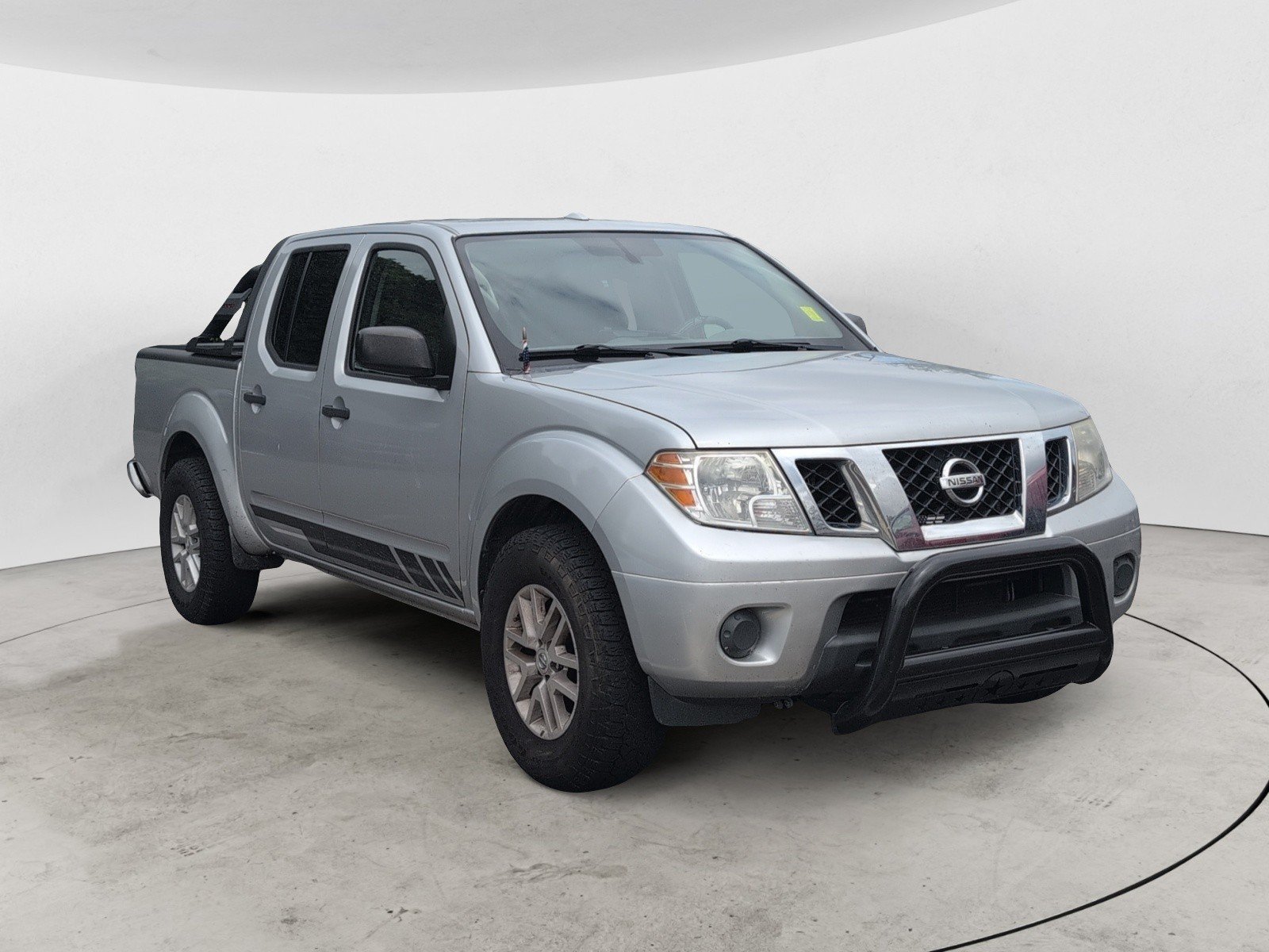 Used 2017 Brilliant Silver Nissan SV V6 image 2
