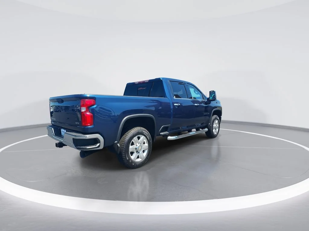 Used 2022 Blue Chevrolet LTZ image 8