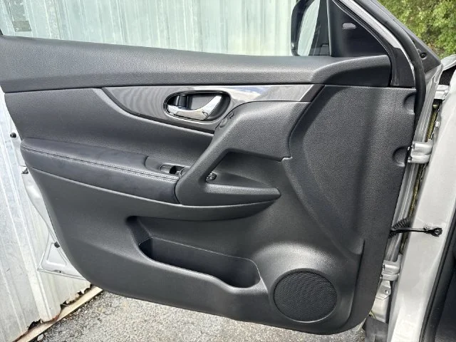 Used 2020 Silver Nissan SV image 25