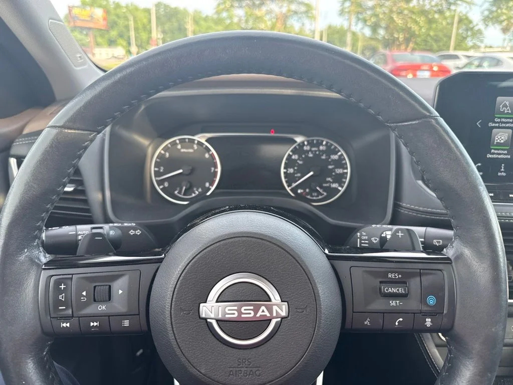Used 2022 Gray Nissan SL image 12