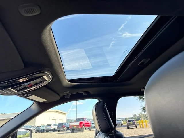 Used 2025 Baltic Gray Metallic Clearcoat Jeep Altitude image 29