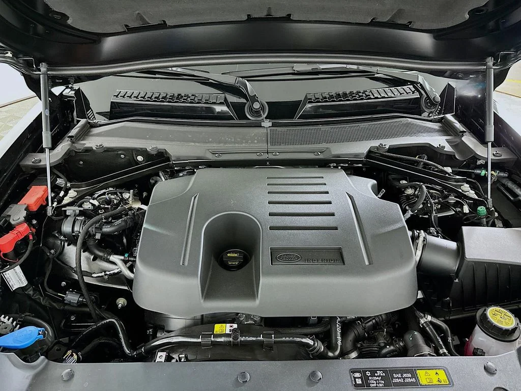 New 2026 Santorini Black Land Rover X-Dynamic SE image 31
