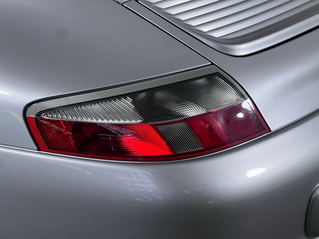 Used 2003  Porsche Carrera image 16