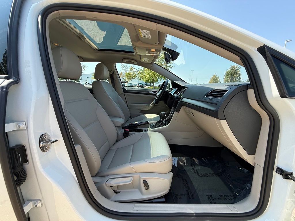 Used 2019 White Volkswagen  image 20