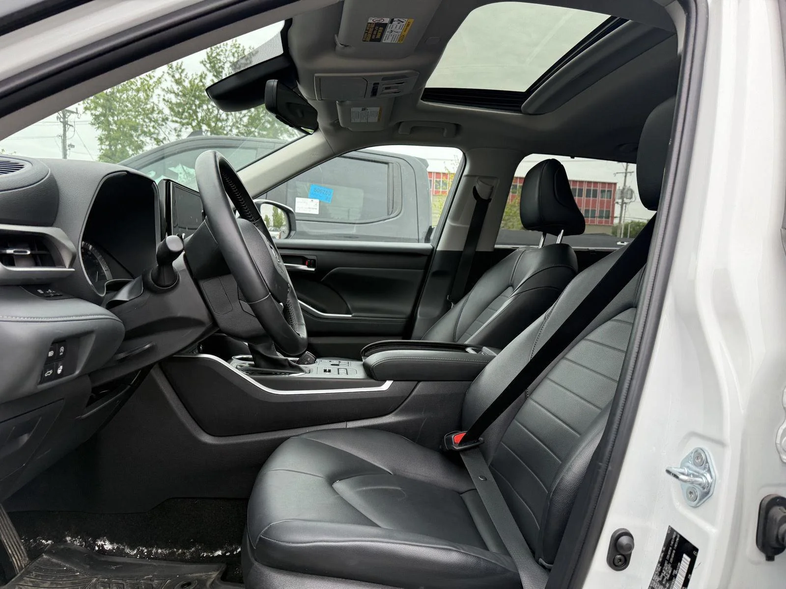 Used 2025 Wind Chill Pearl Toyota LE image 8