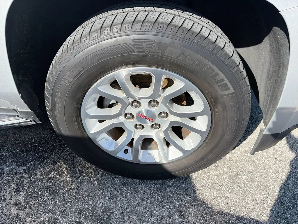 Used 2016 QUICKSILVER METALLIC GMC SLT image 38
