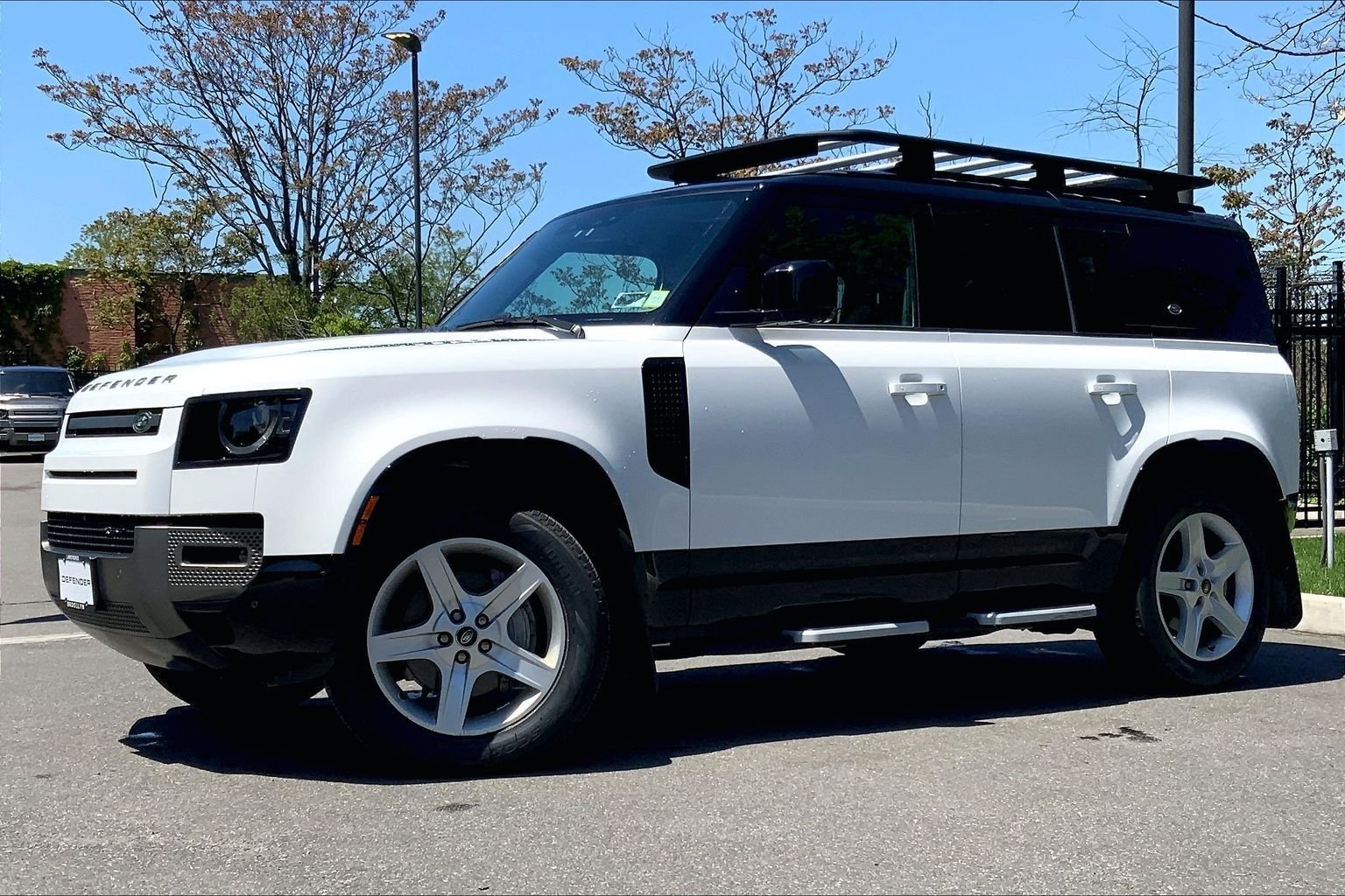 2023 Land Rover Defender X-Dynamic SE's photo