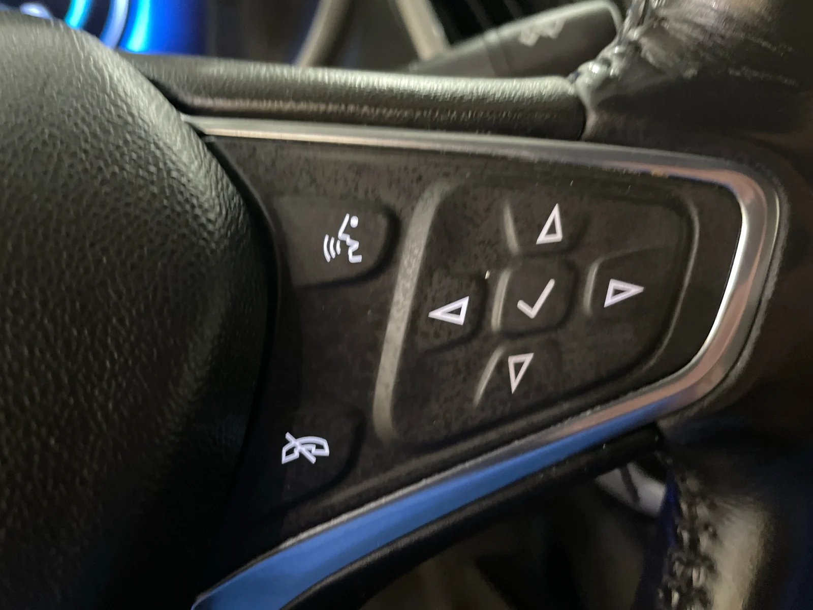 Used 2018 Kinetic Blue Metallic Chevrolet LT image 13