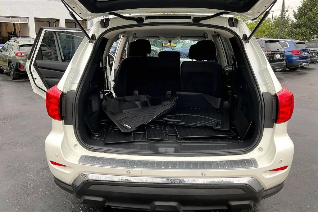 Used 2018 White Nissan SV image 32