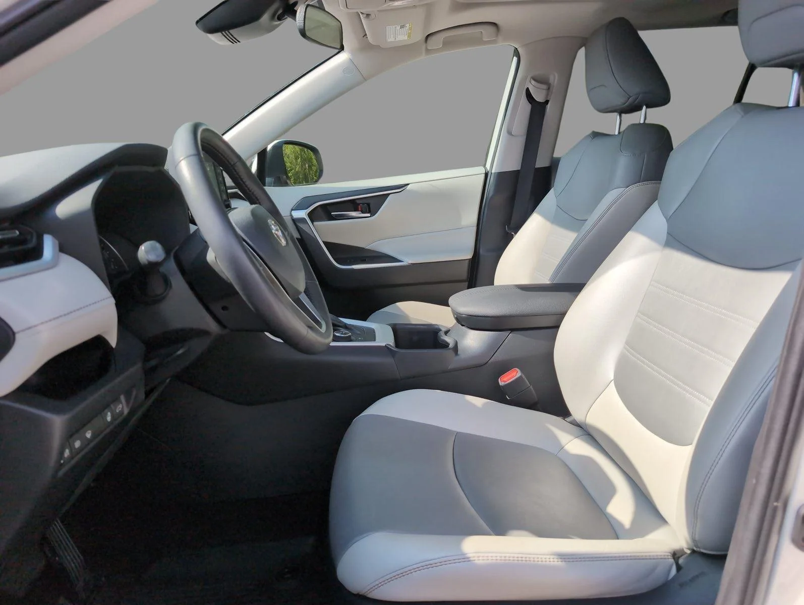 Used 2022 Blizzard Pearl Toyota Hybrid XLE Premium image 17