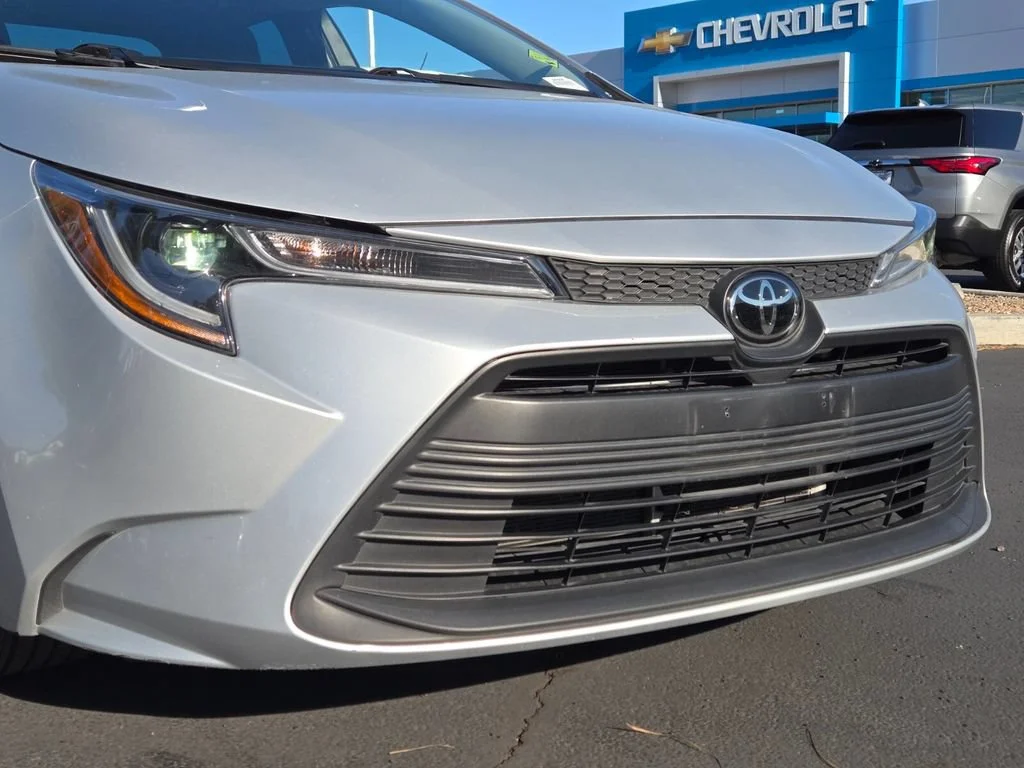 Used 2024 Classic Silver Me Toyota LE image 8