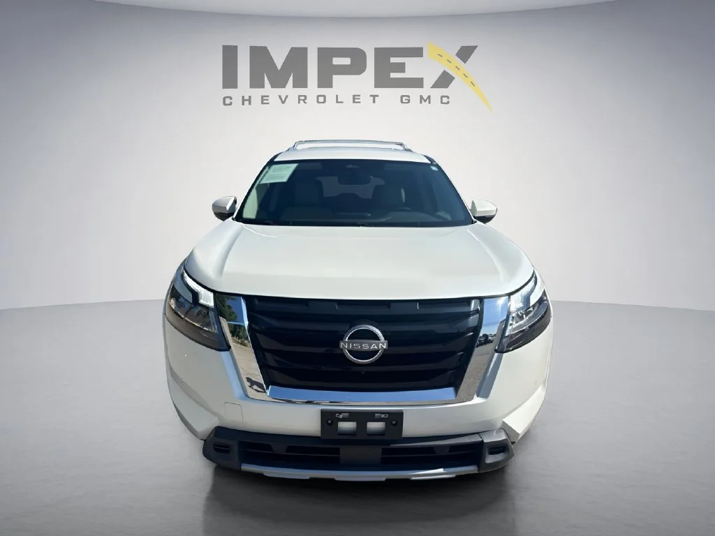 Used 2023 White Nissan SL image 9