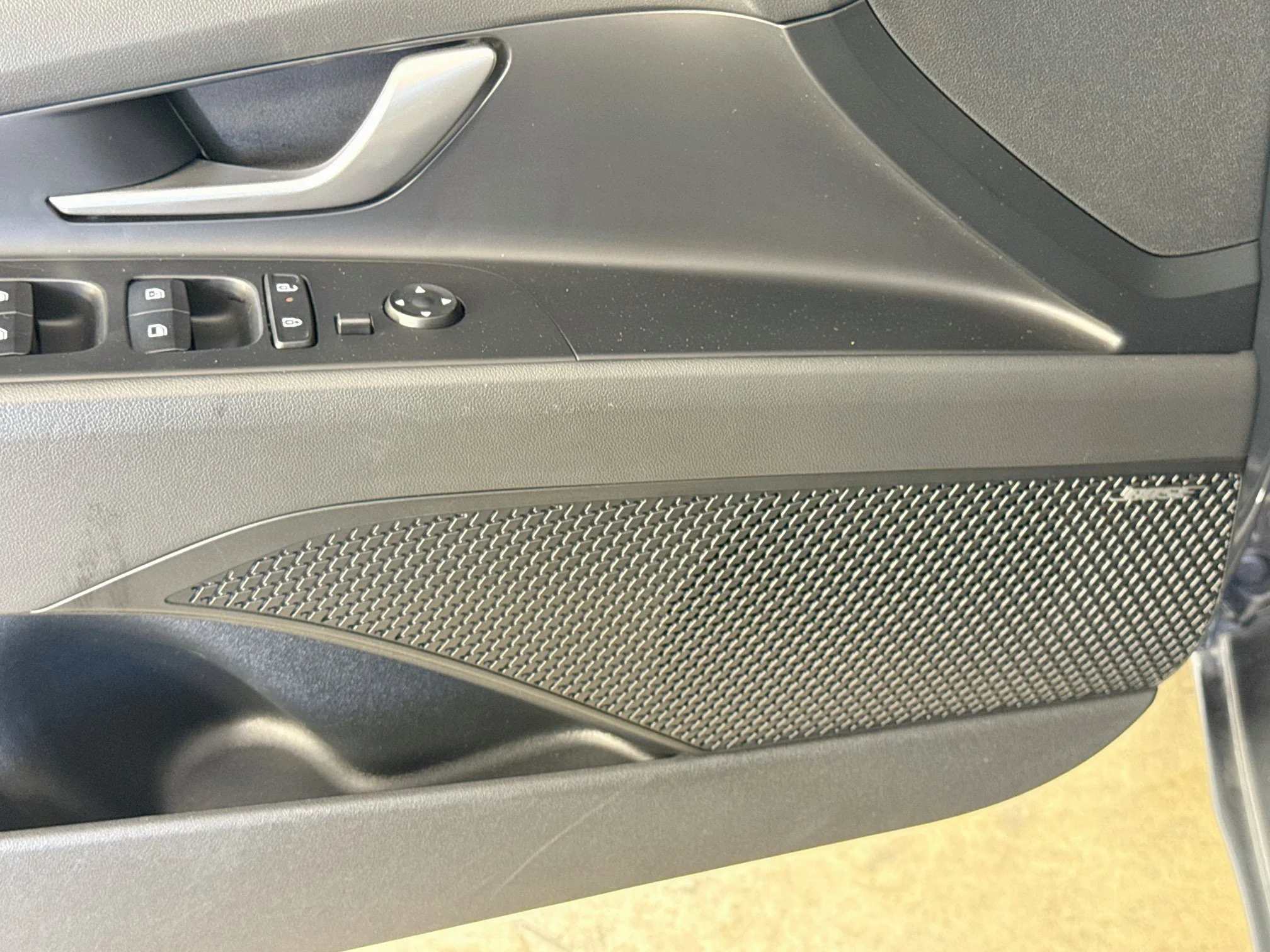 Used 2025  Hyundai Limited image 21