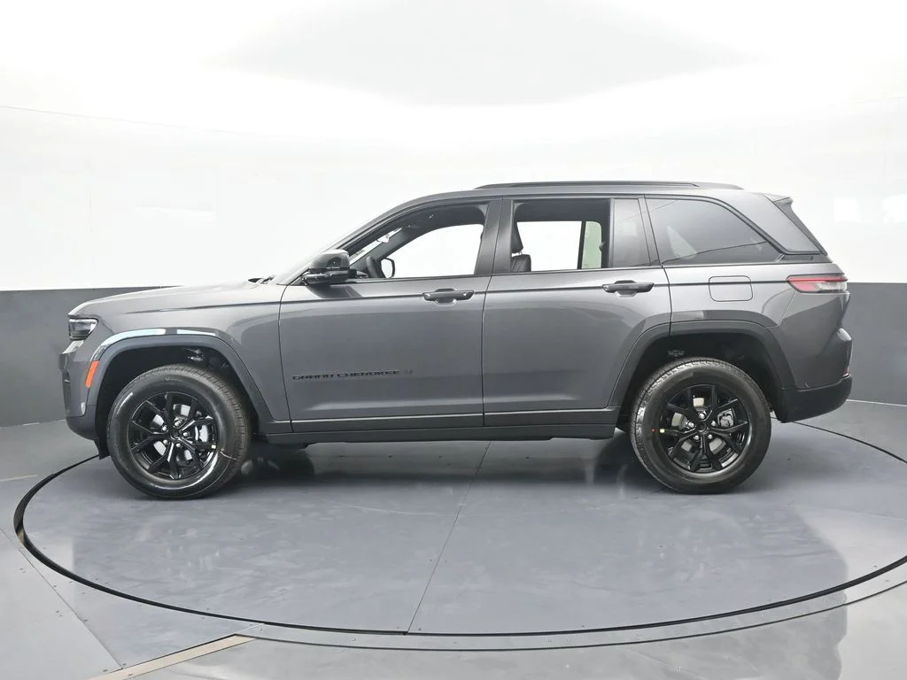 New 2025 Baltic Gray Metallic Clear-Coat Exterior Paint Jeep Altitude X image 3