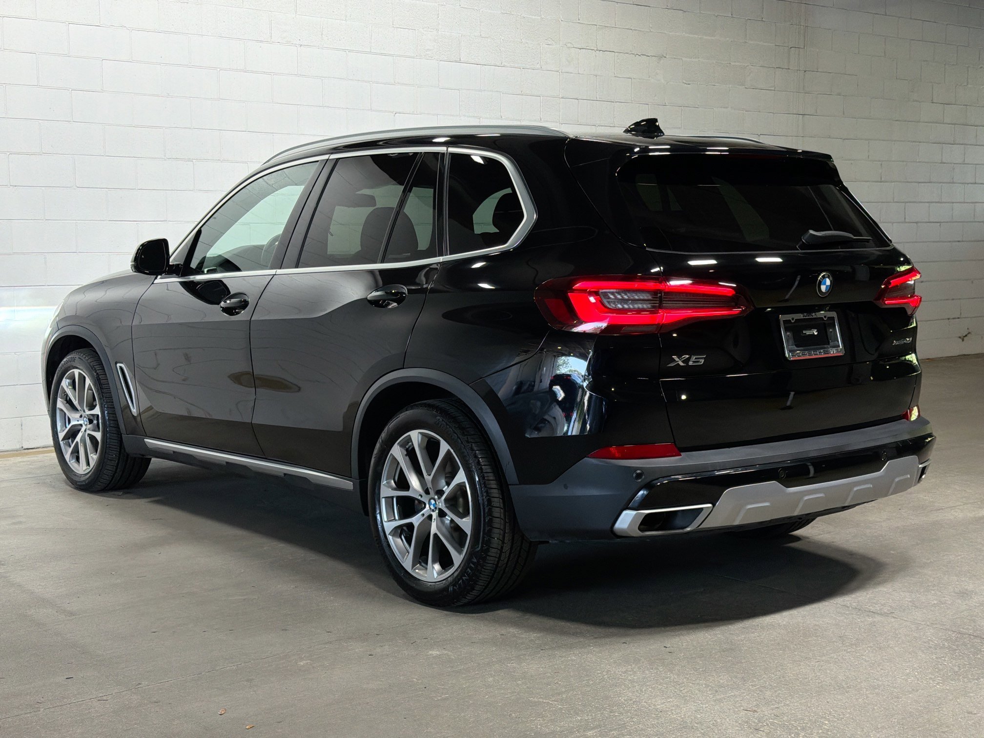 Used 2020 Jet Black BMW sDrive40i image 3