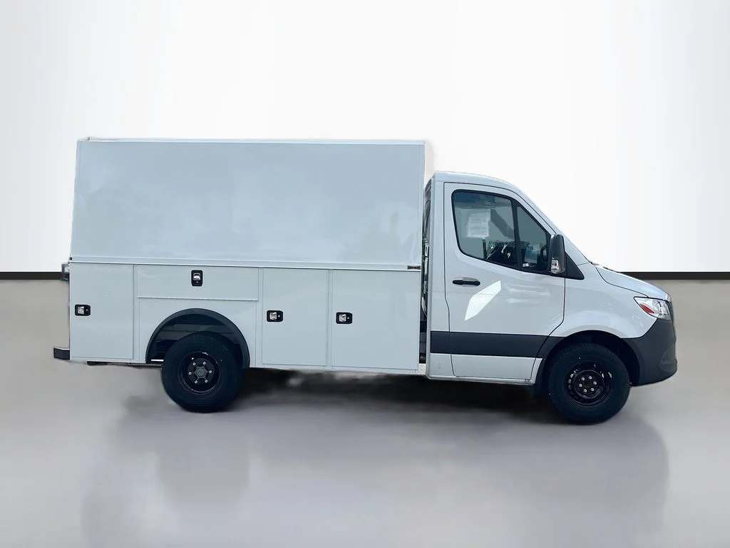Used 2024  Mercedes-Benz Cab Chassis 144 WB image 2