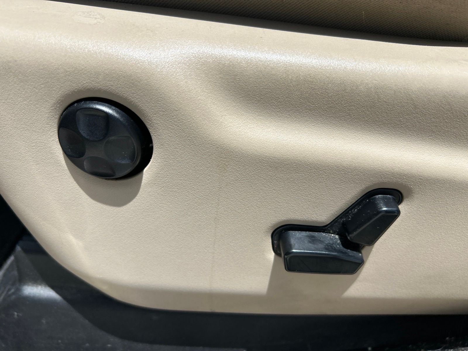 Used 2015 Black Jeep Limited image 26