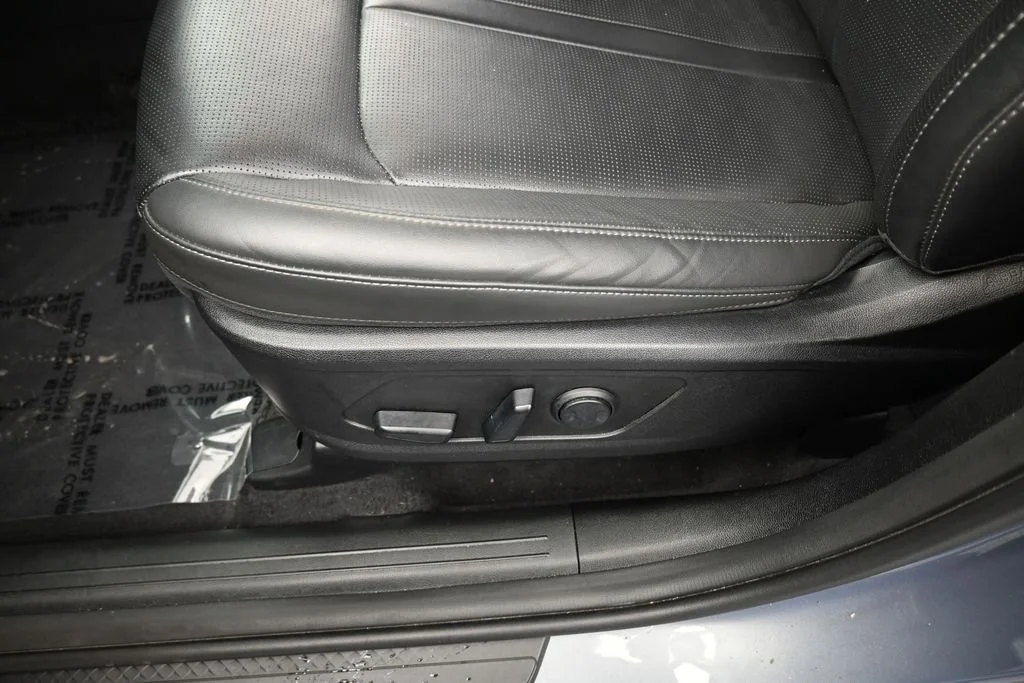 Used 2025 Silver Kia S image 15