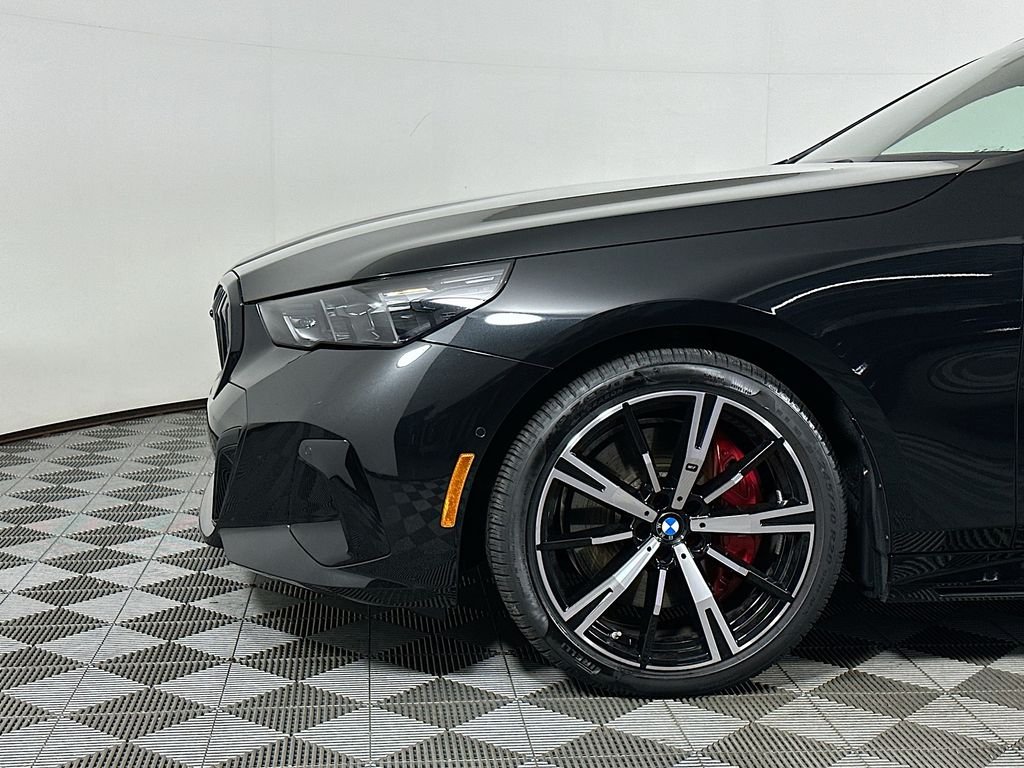 Used 2026 Black Sapphire Metallic BMW 540i xDrive image 9