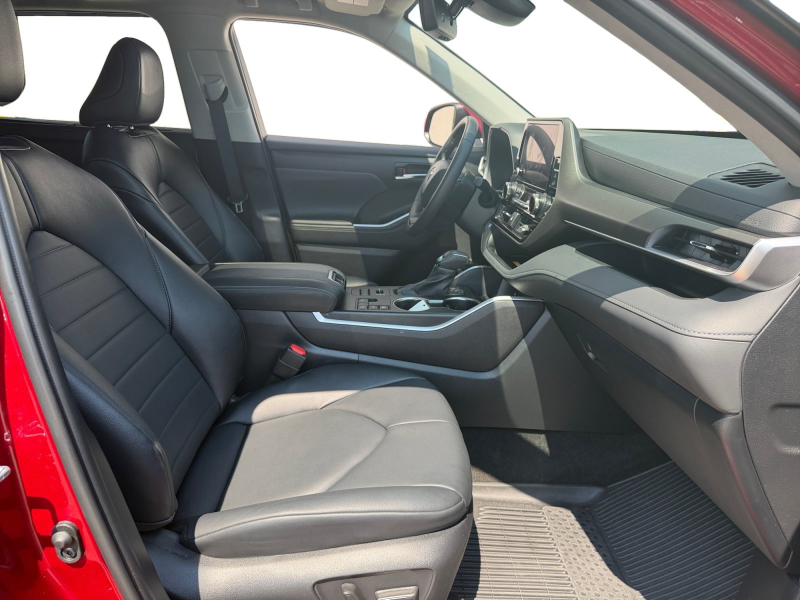 Used 2024 Ruby Flare Pearl Toyota XLE image 30