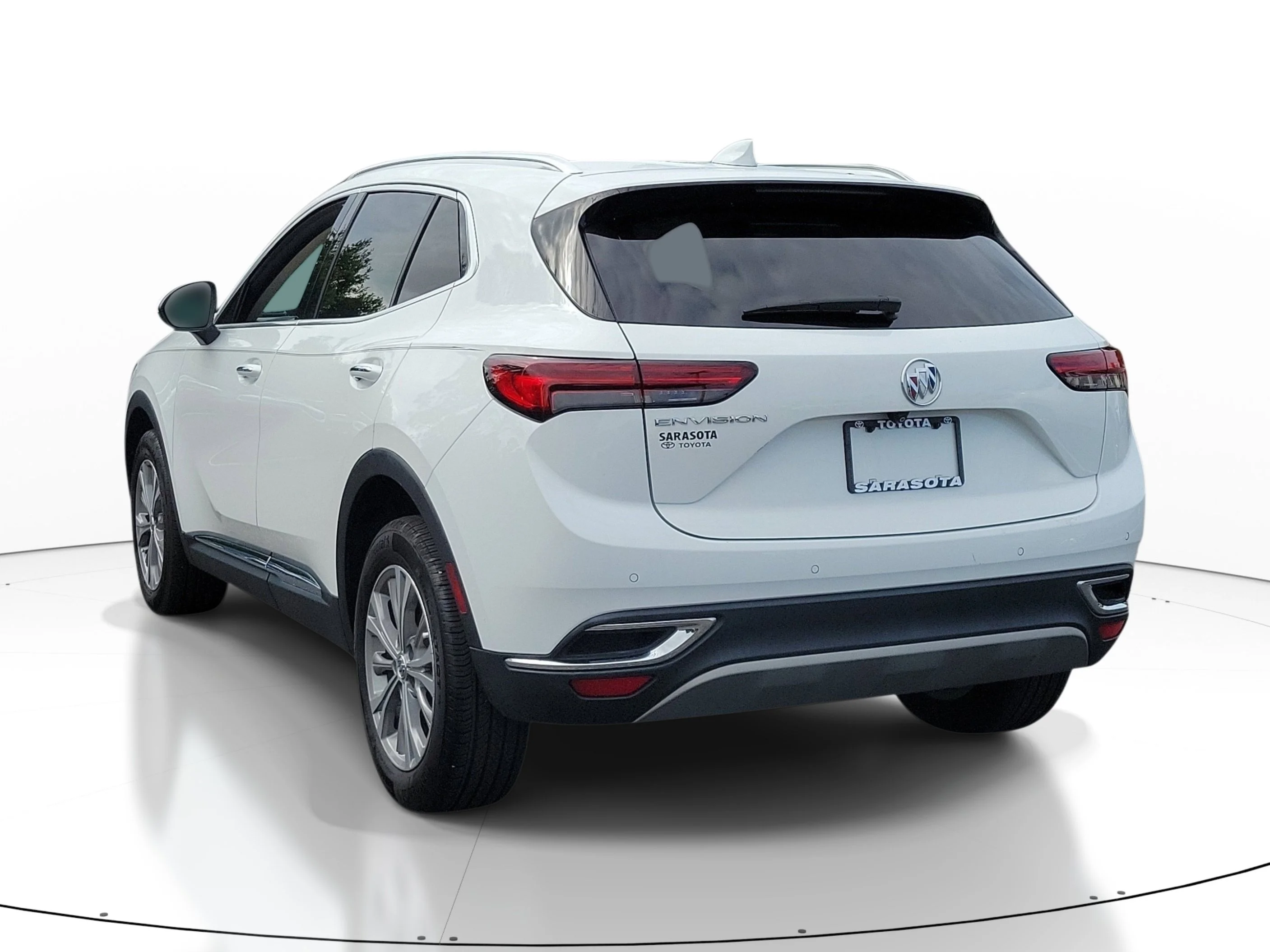 Used 2022 Summit White Buick Preferred image 4