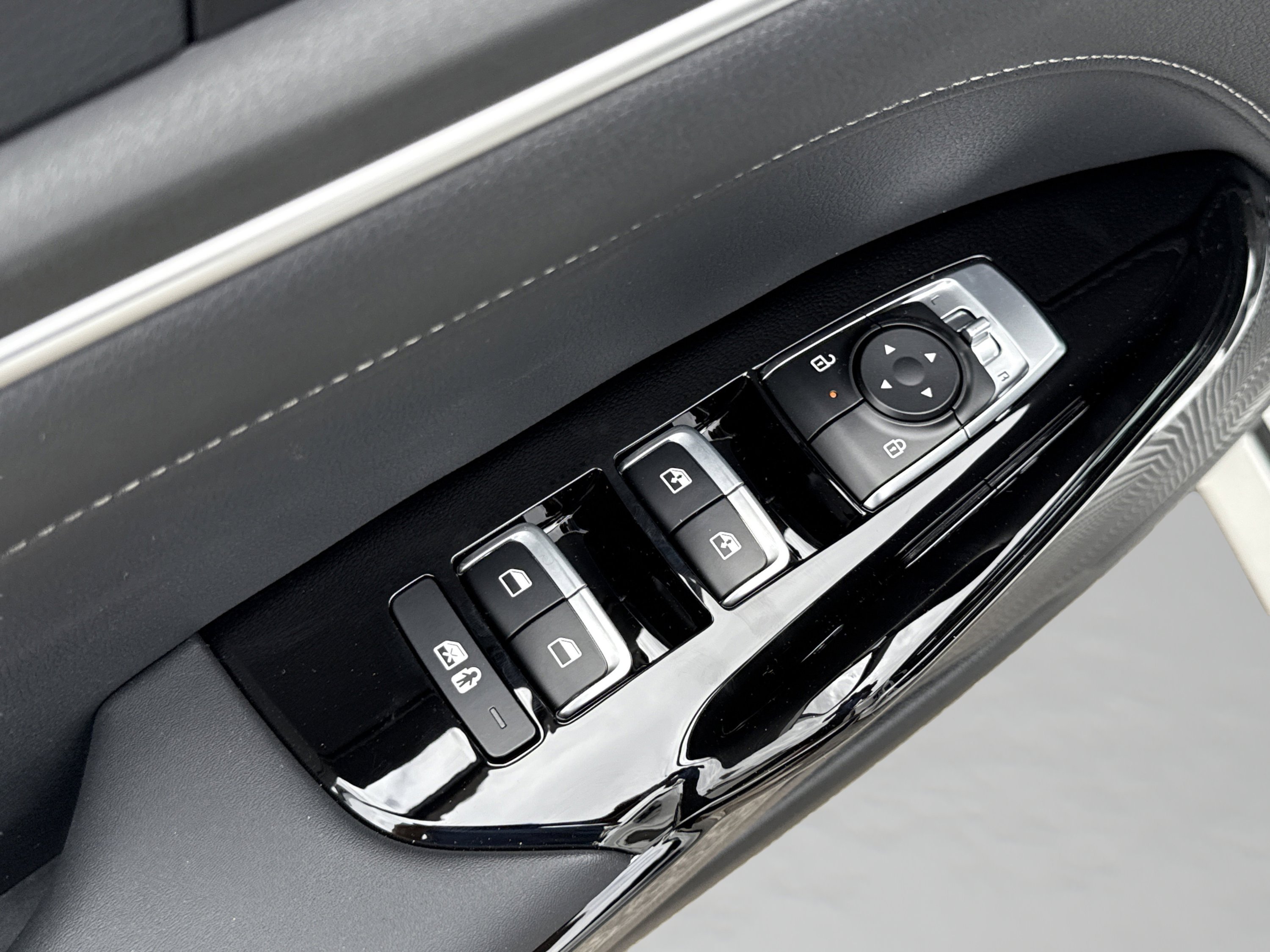 New 2026 Snow White Pearl Kia GT-Line image 15