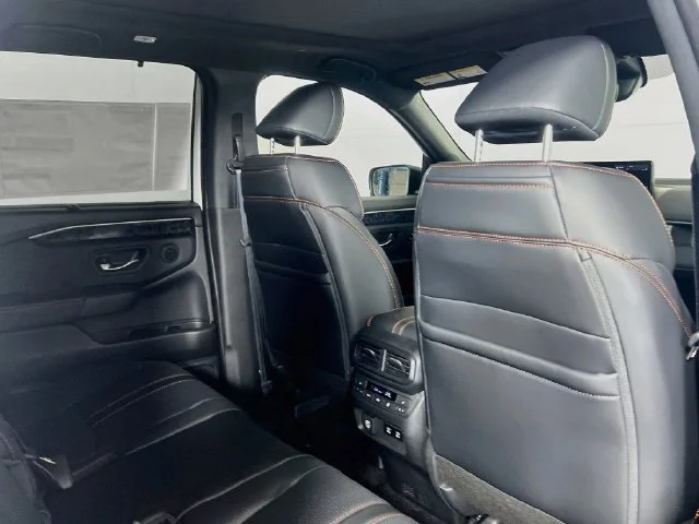 New 2027 Platinum White Pearl Honda  image 7