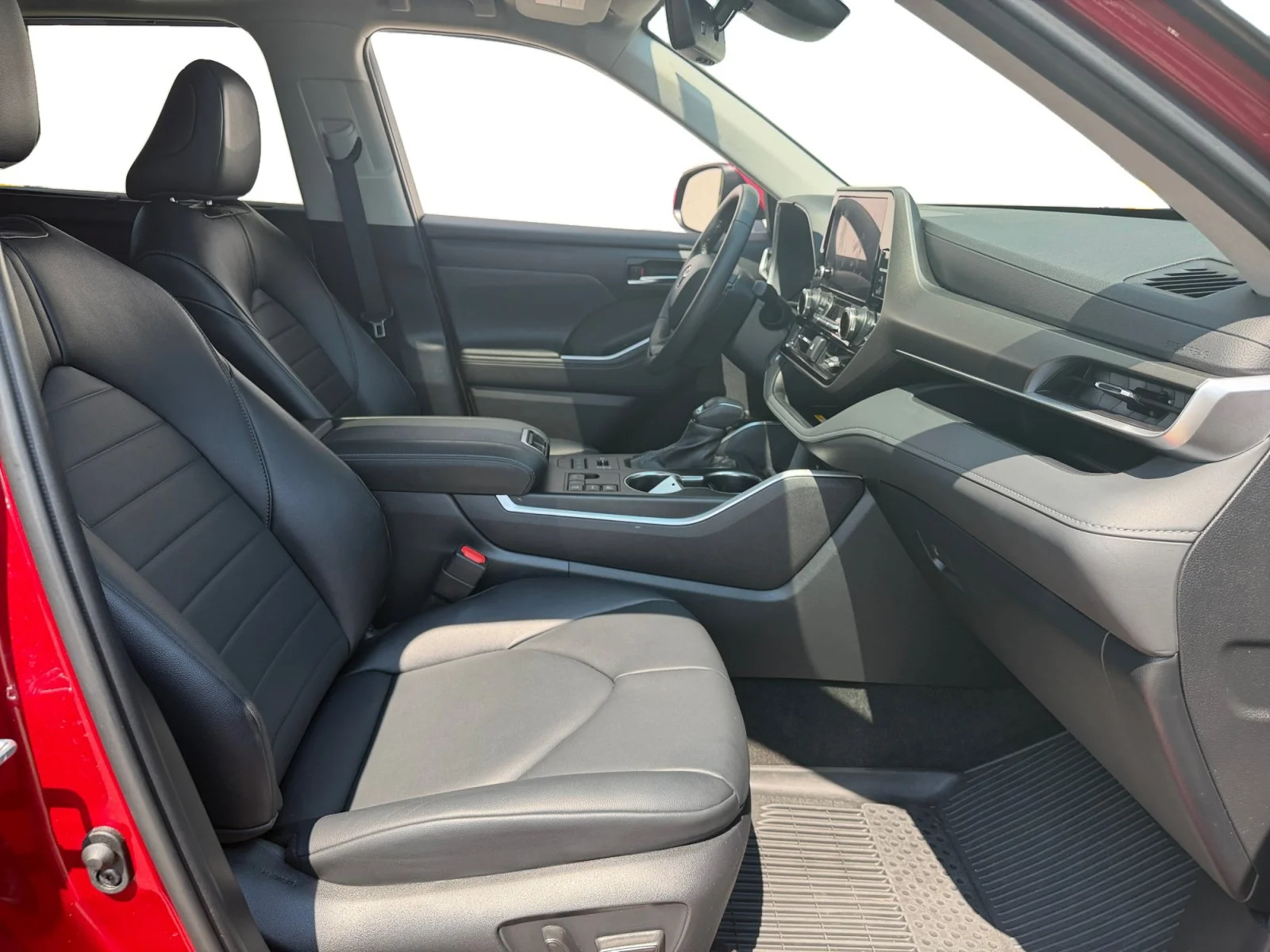 Used 2024 Ruby Flare Pearl Toyota XLE image 30
