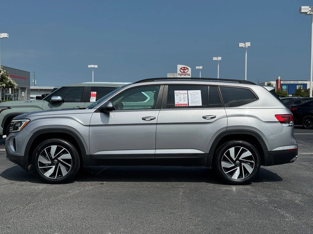 Used 2024 Silver Volkswagen 2.0T SE w/Technology image 8