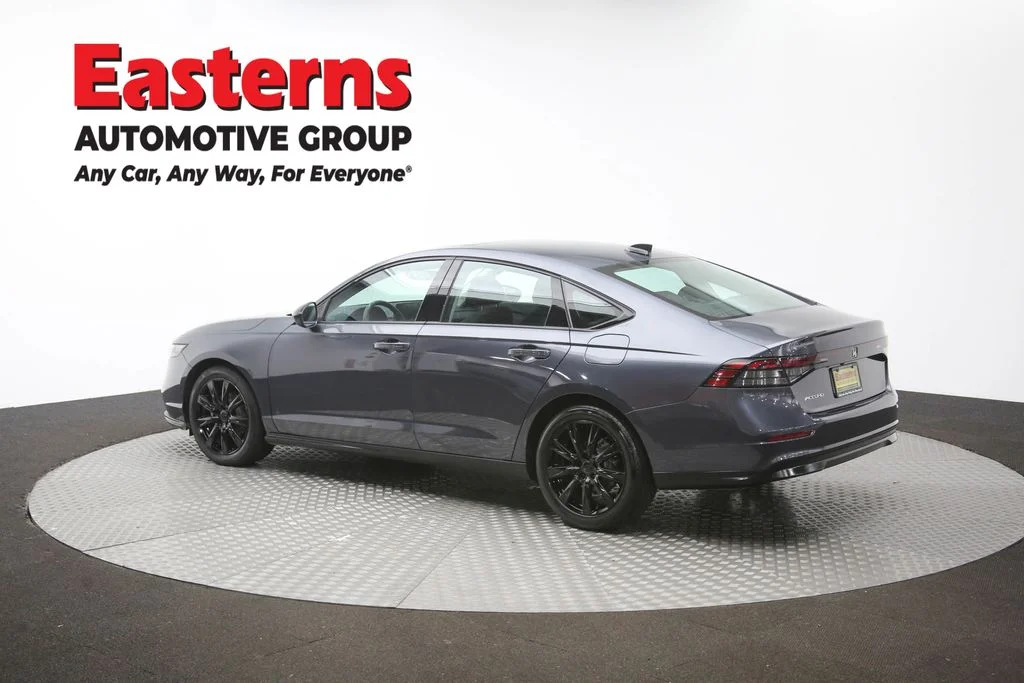 Used 2025 Gray Honda SE image 63