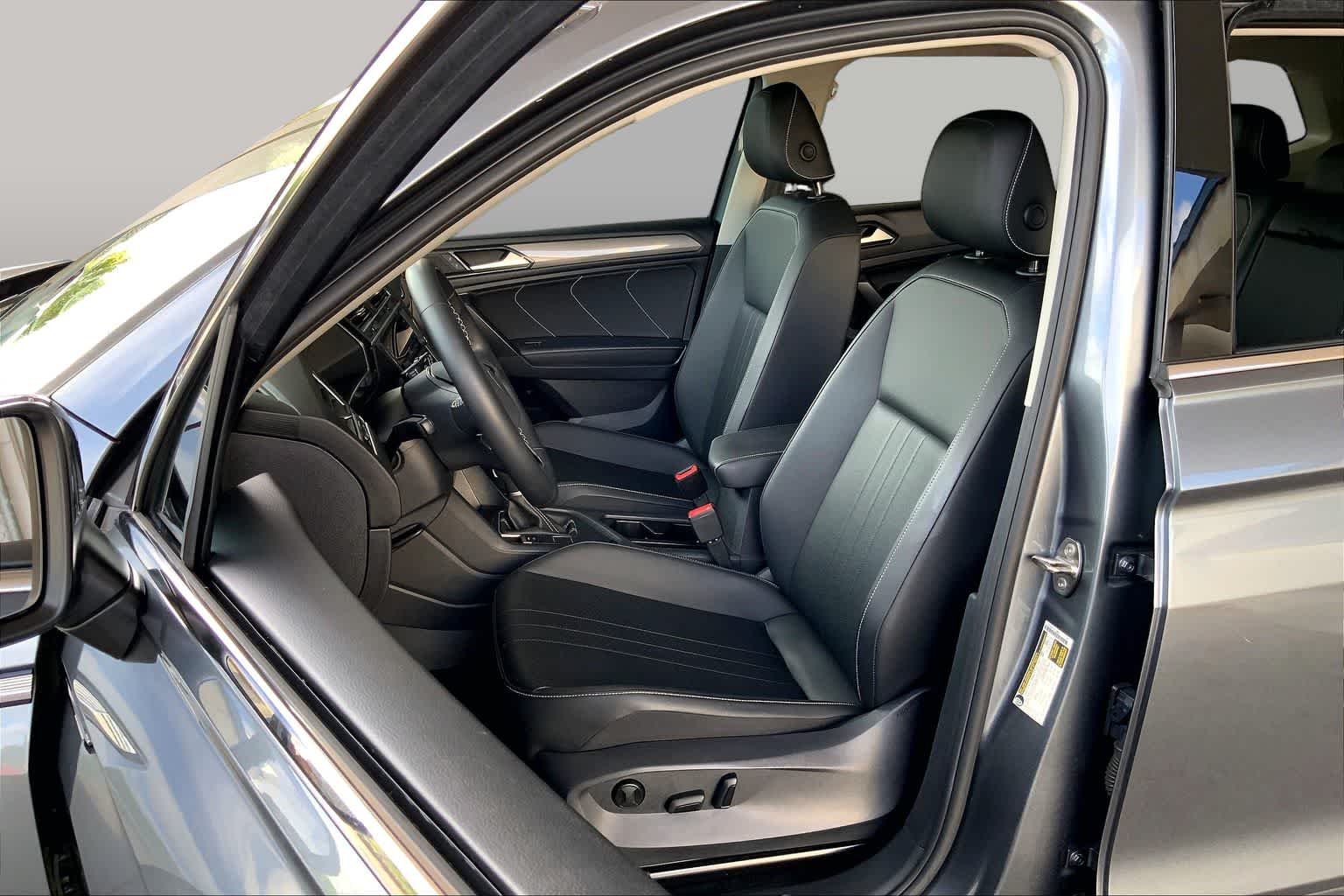 Used 2023 Platinum Gray Metallic Volkswagen SE image 8