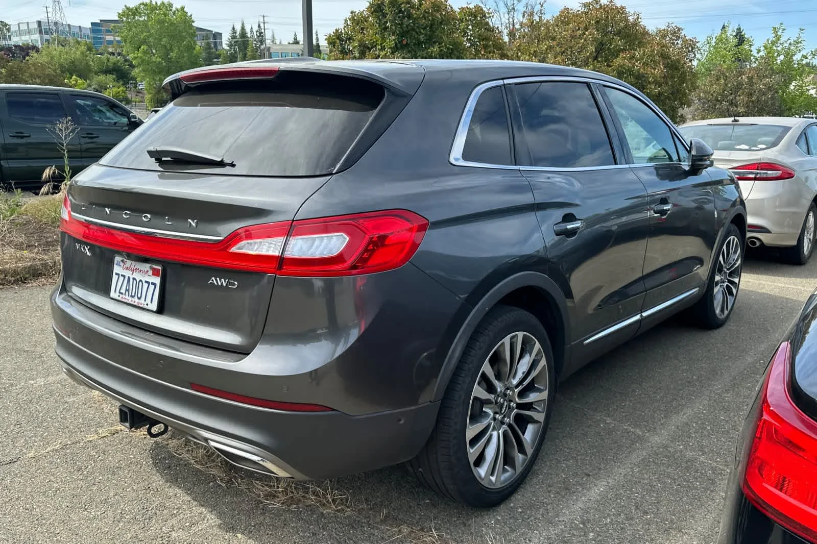 Used 2017 Magnetic Gray Metallic Lincoln Reserve image 2