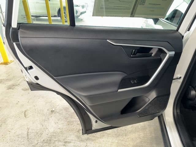 Used 2023 Ice Toyota LE image 16