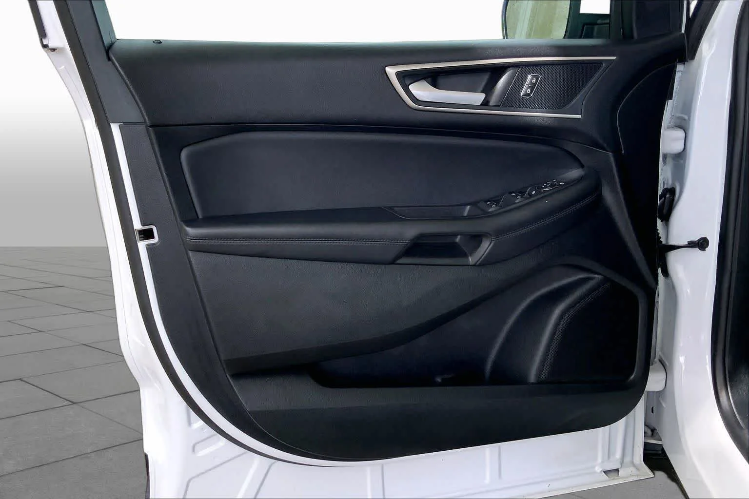 Used 2024 Oxford White Ford SEL image 22