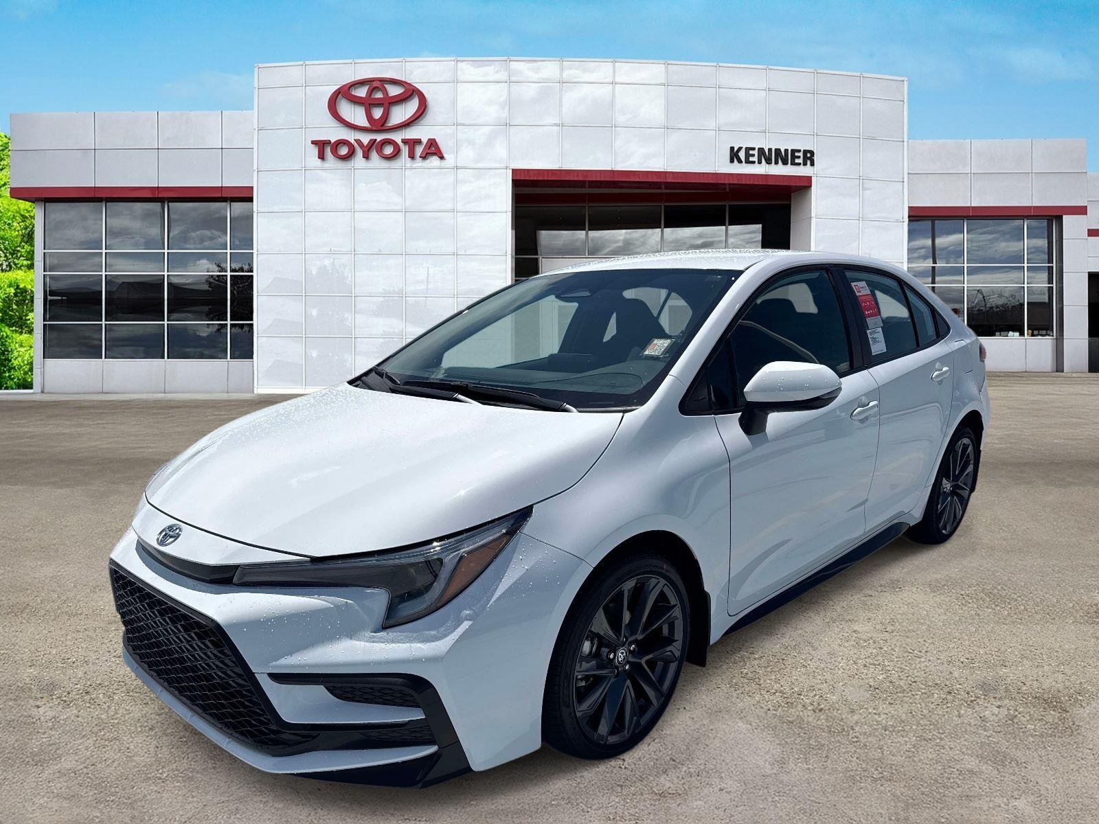 Used 2026 Ice Cap Toyota SE image 3