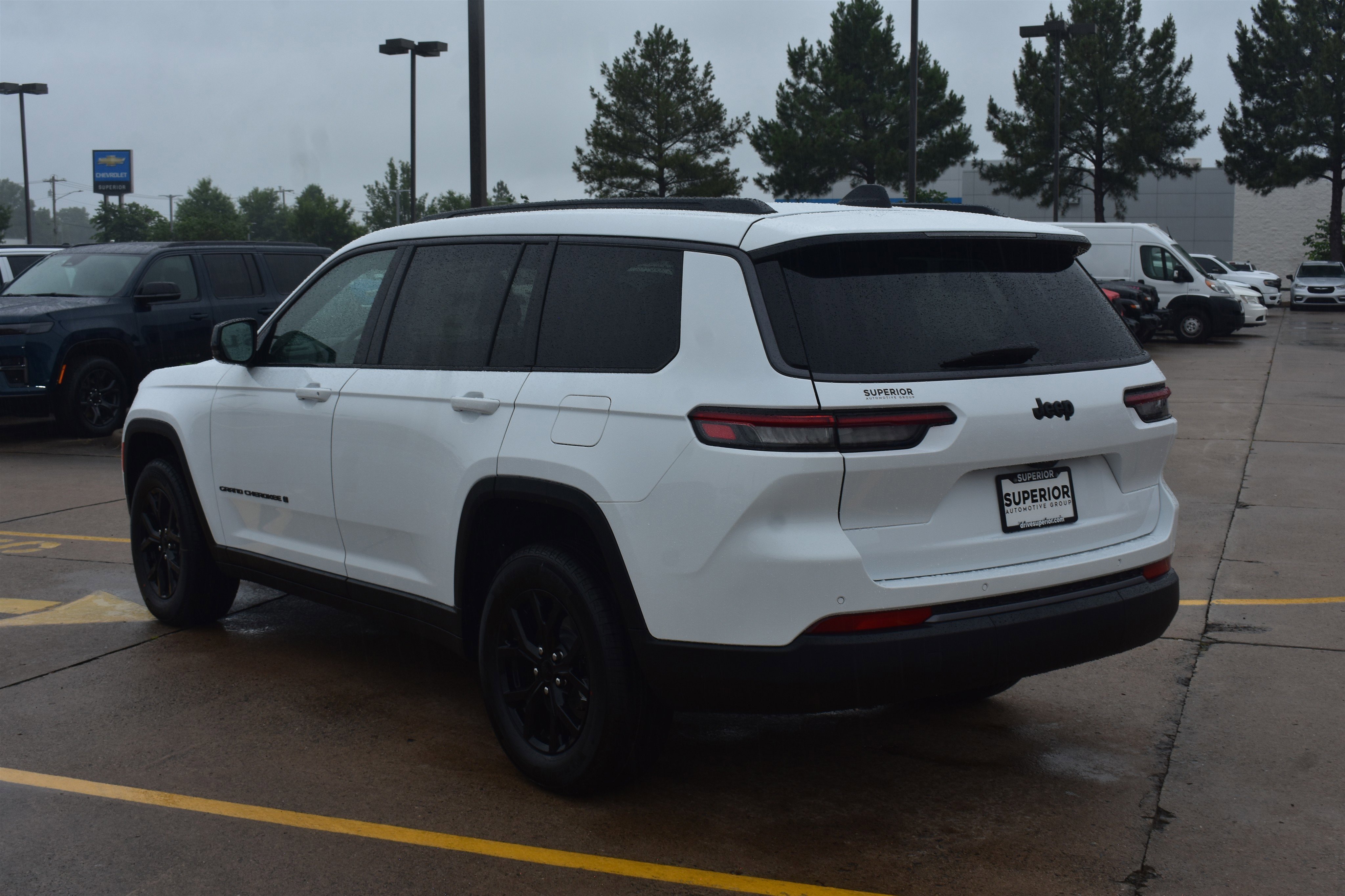 New 2026 Bright White Clear-Coat Exterior Paint Jeep Laredo Altitude image 7