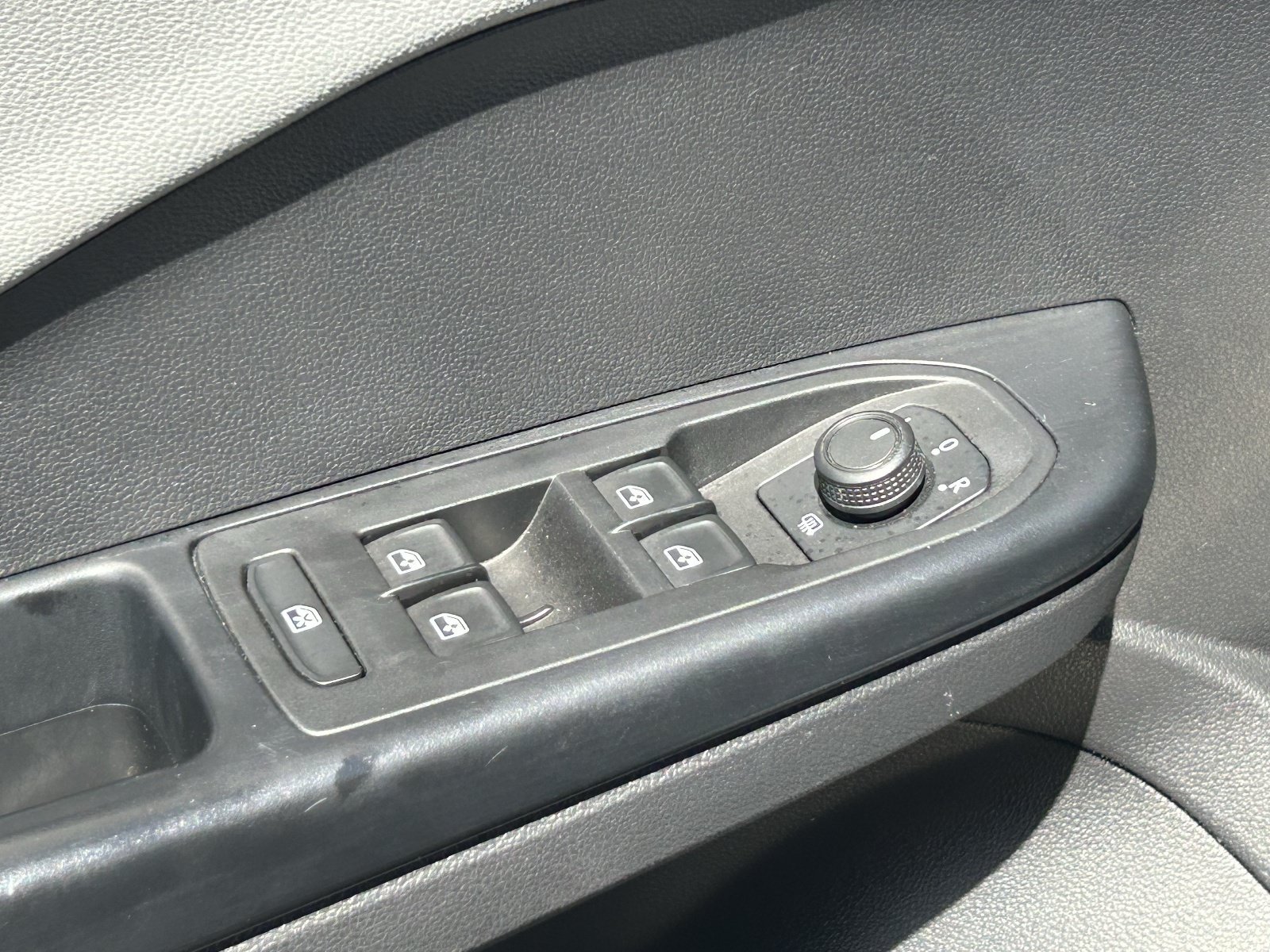 Used 2022 Gray Volkswagen 1.5T SE image 20