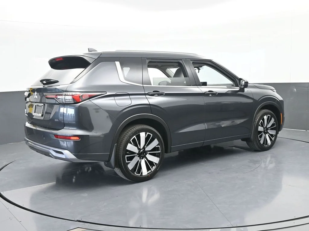 New 2026 Gray Mitsubishi SEL image 6