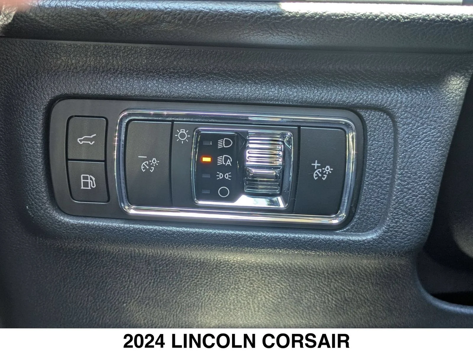 Used 2024 White Lincoln Grand Touring image 19