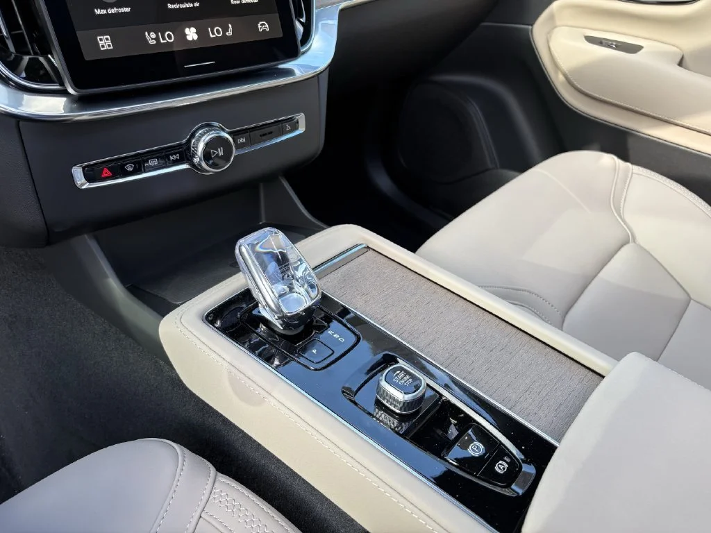 New 2026 Aurora Silver Volvo Plus image 22