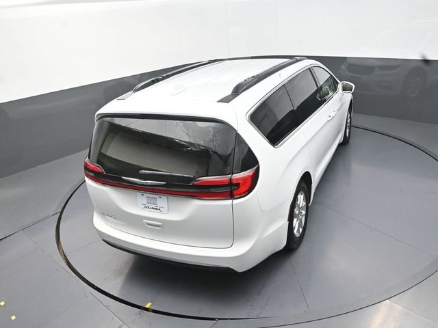 Used 2022 White Chrysler Touring L image 17